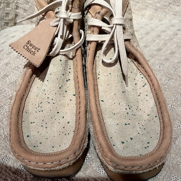 Men’s Clark’s original wallabies sweet chick, boots, size US seven - Picture 2 of 6